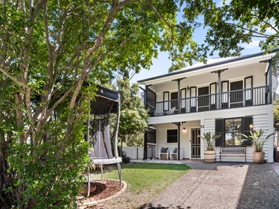 Cottage with Pool & Two Street Frontage