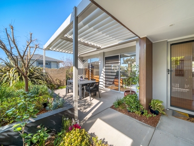Modern, Immaculate, Single Level Townhouse