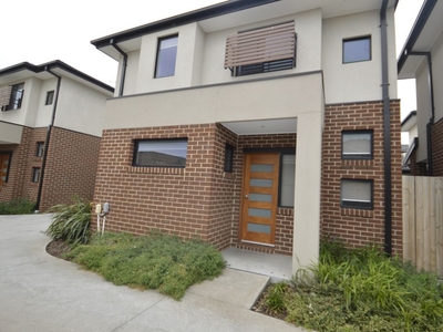 2/4 Canberra Avenue, Dandenong VIC 3175 - Townhouse For Lease