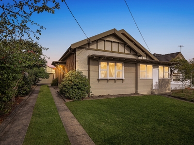 Timeless Californian Bungalow Situated on an Expansive Parcel of Land - 15.24m Frontage