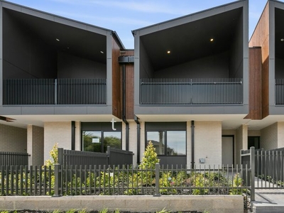 Experience Luxurious Living in the Heart of Altona North