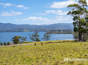 10 D'Entrecasteaux Drive, NORTH BRUNY, TAS 7150