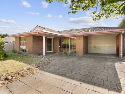 4 Amaroo Court, Berwick VIC 3806 - House For Lease