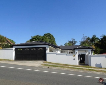 4 bedroom, Ashmore QLD 4214