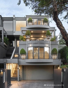 4 Bedroom Detached House Toorak VIC For Sale At 203