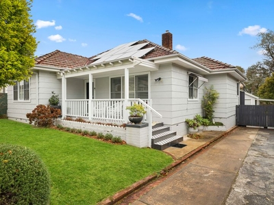 Gorgeous Cottage in the Heart of Mittagong on R3 zoned land!