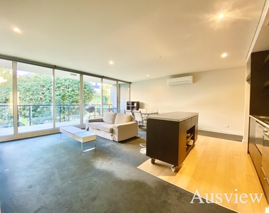Extra Large Tranquil Living in Prime South Yarra Locate