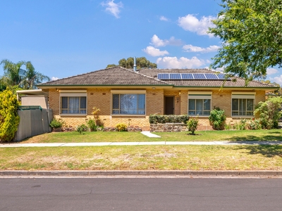 Serene Family Home On Corner Allotment!