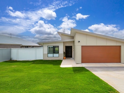 18 Panda Street, Southside QLD 4570 - House For Lease
