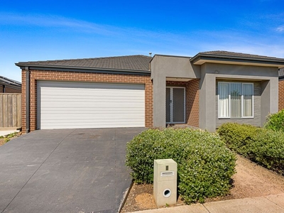 8 Ostend Crescent, Point Cook, VIC 3030