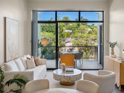 Spacious Top Floor Apartment in the Heart of Bulimba