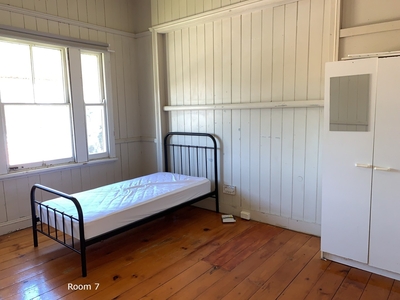 Room/20 Beaconsfield Street, Highgate Hill QLD 4101